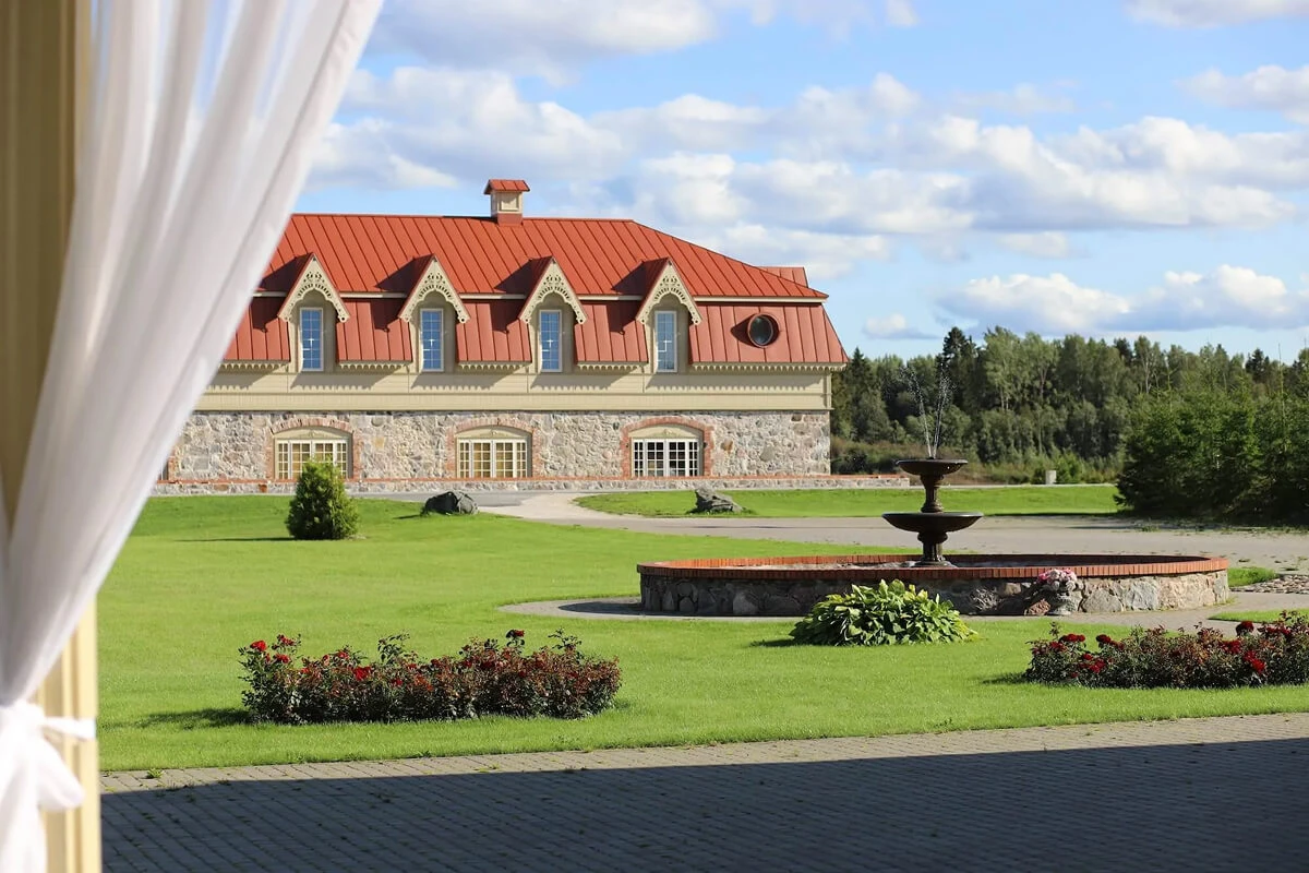 Auree Peomaja ja Antiikhotell